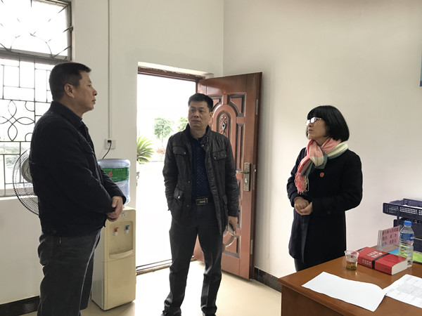 查看法庭办公室设施